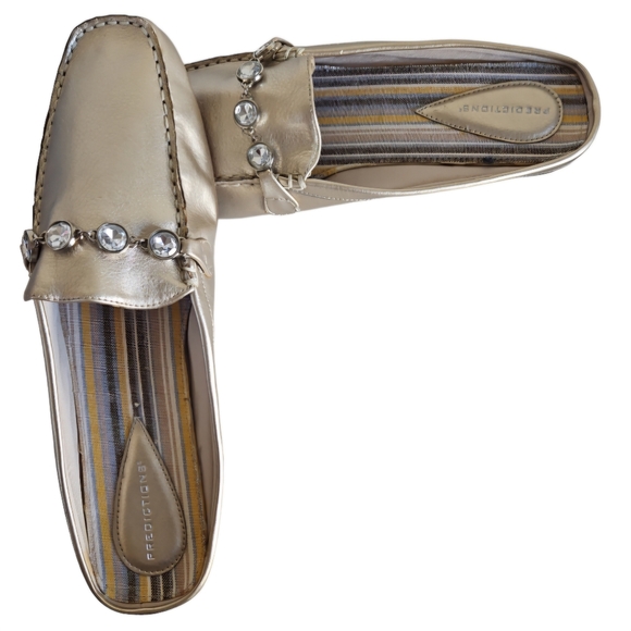 Predictions Women's Slides - Picture 2 of 8